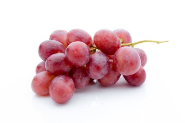 Beyaz arka planda üzüm. Taze meyve..