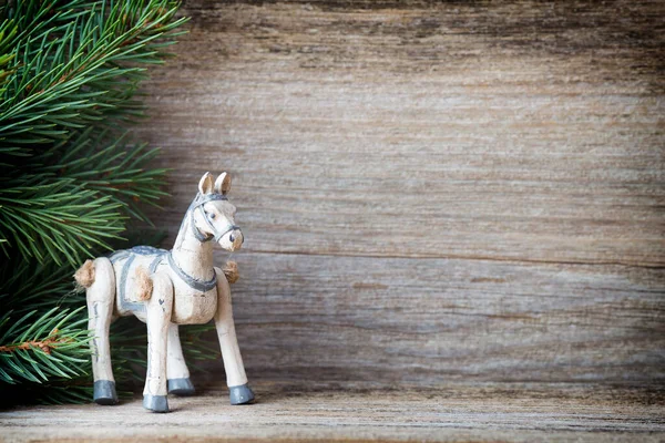 Vánoční Dekorace Jedlovými Větvemi Pozadí Dřeva — Stock fotografie