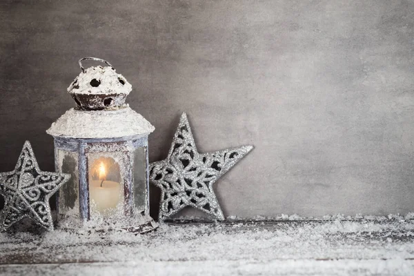 キャンドル クリスマスの装飾が施されたランタン グリーティングカード — ストック写真