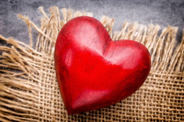 Tarjeta Felicitación San Valentín Corazón Sobre Fondo Madera — Foto de Stock