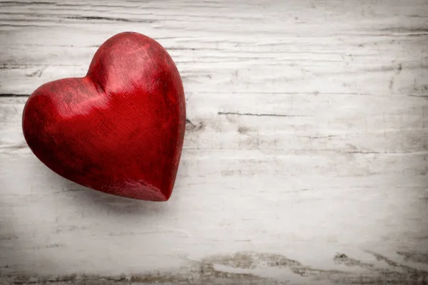 Sevgililer Günü Tebrik Kartı Ahşap Bir Arka Planda Kalp — Stok fotoğraf