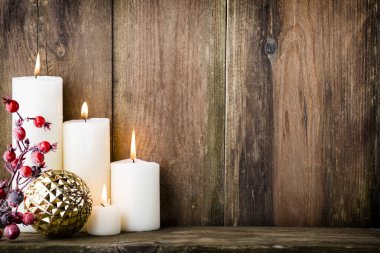 Noel mumları ve ışıklar. Noel arkaplanı.