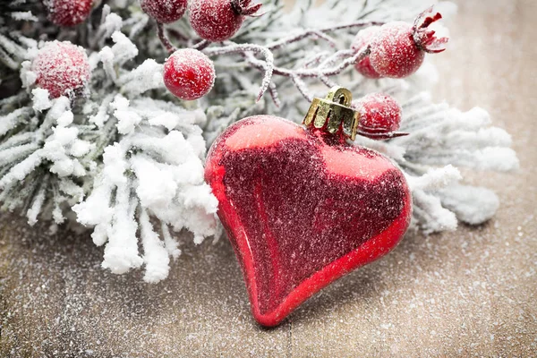 Weihnachtsdekoration Mit Tannenzweigen Auf Dem Holzgrund — Stockfoto