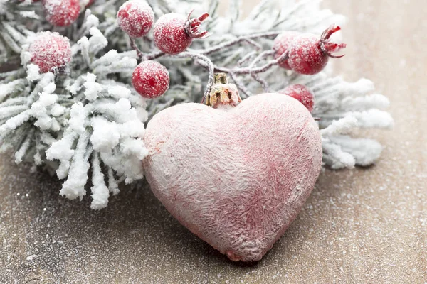 Weihnachtsdekoration Mit Tannenzweigen Auf Dem Holzgrund — Stockfoto