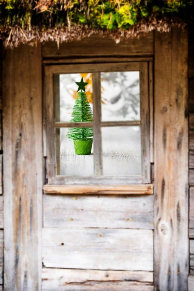 Pencerenin Dışında Noel Kompozisyonu — Stok fotoğraf