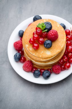 Krepler. Taze dutlu krep yığını..