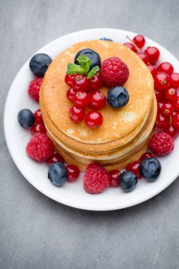 Krepler. Taze dutlu krep yığını..