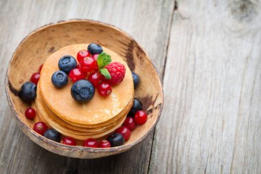 Krepler. Taze dutlu krep yığını..
