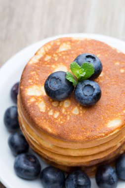 Krepler. Taze dutlu krep yığını..