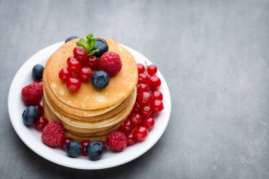 Krepler. Taze dutlu krep yığını..