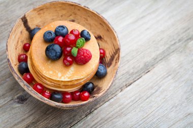 Krepler. Taze dutlu krep yığını..