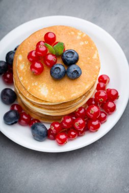 Krepler. Taze dutlu krep yığını..