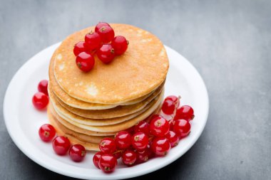 Krepler. Taze dutlu krep yığını..