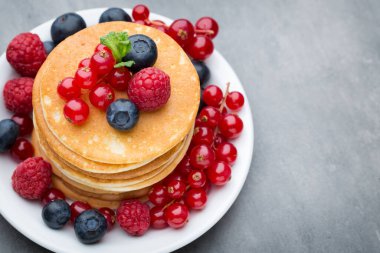Krepler. Taze dutlu krep yığını..