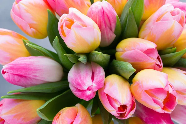 Frühlingsblumen Tulpenstrauß Auf Dem Bokeh Hintergrund — Stockfoto