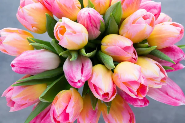 Frühlingsblumen Tulpenstrauß Auf Dem Bokeh Hintergrund — Stockfoto