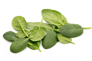 Taze ıspanak beyazda izole edilmiş..