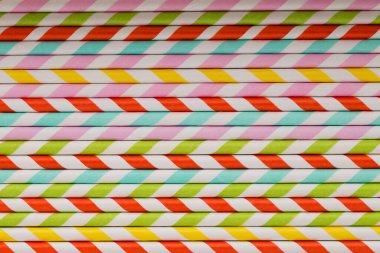 Smoothie için renkli pipetler.