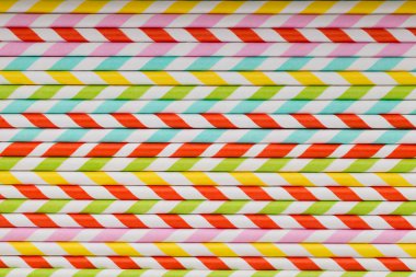 Smoothie için renkli pipetler.