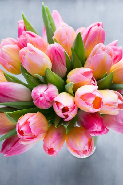 Frühlingsblumen Tulpenstrauß Auf Dem Bokeh Hintergrund — Stockfoto