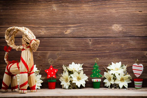 Weihnachtliche Hintergründe Weihnachtsdekor Auf Dem Hölzernen Hintergrund — Stockfoto