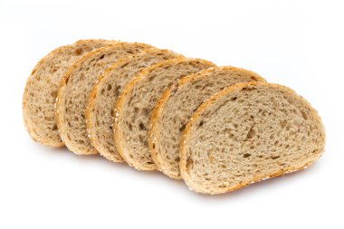 Ekmek beyaz arkaplanda izole edildi.
