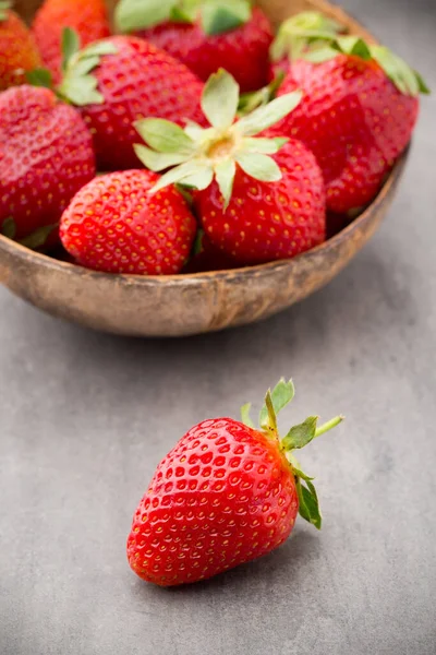 Strawberry Bowl Gray Background — Stock Photo, Image