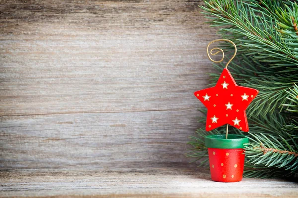 Kerst Decoratie Met Sparren Takken Houten Achtergrond — Stockfoto