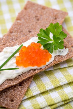 Çavdar gevreği, yumuşak peynirli, otlu ve pastırmalı..