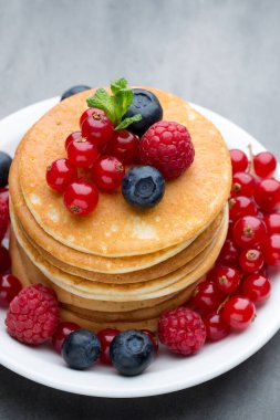 Krepler. Taze dutlu krep yığını..