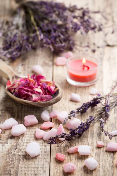 Homeopathisch Zeezout Lavendel Droge Bloemen Houten Oppervlak — Stockfoto