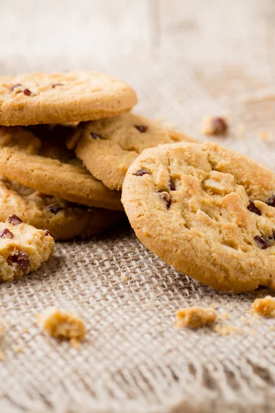 Cookie Med Jordgubbe Och Vit Choklad Fyllning — Stockfoto