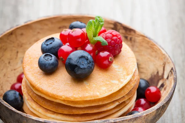 Pfannkuchen Stapel Pfannkuchen Mit Frischen Beeren — Stockfoto