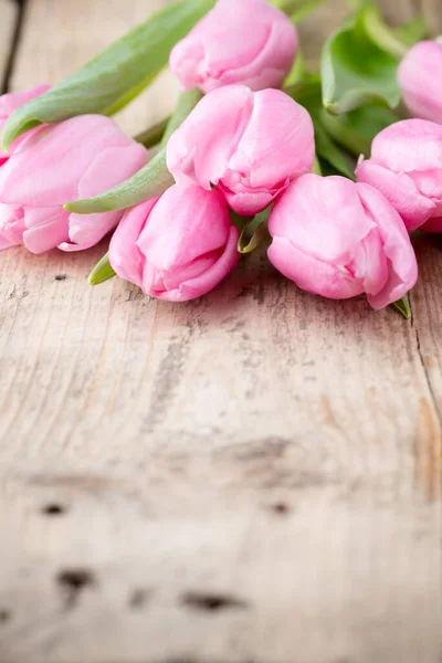 Tulpe Auf Dem Hölzernen Hintergrund — Stockfoto