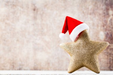 Noel Baba şapkalı bir Noel yıldızı. Vintages arkaplanı.