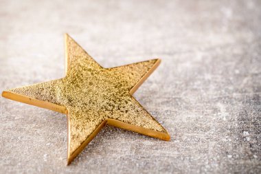 Noel gardı. Çuval bezli hediye paketi. Noel süslemesi.