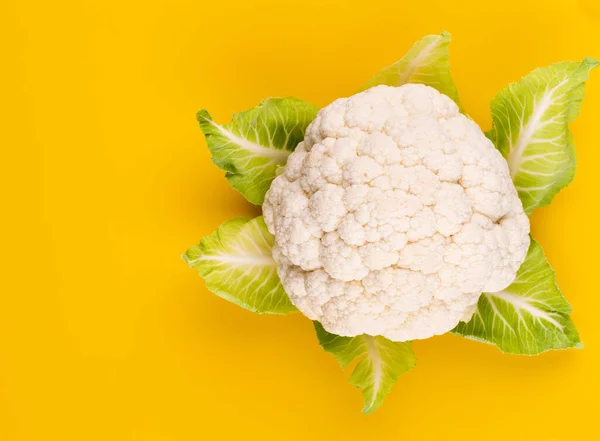 Hode Med Frisk Blomkål Frisk Mat Vegetarisme Fargebakgrunn – stockfoto