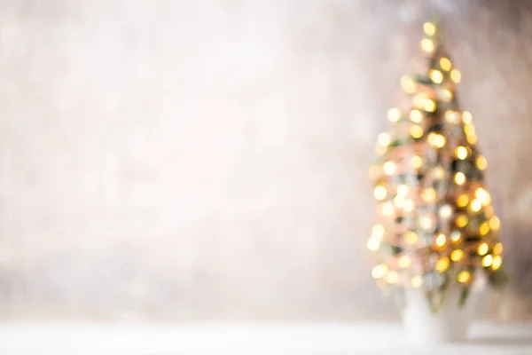 Silueta Árbol Navidad Desenfocada Con Luces Borrosas — Foto de Stock