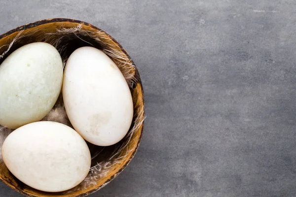 Huevos Pato Sobre Fondo Gris Jaula —  Fotos de Stock