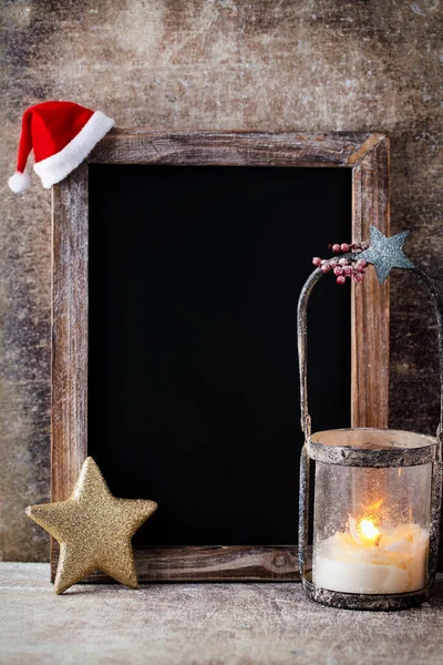 Quadro Natal Com Decoração Chapéu Pai Natal Estrelas Fundo Madeira — Fotografia de Stock