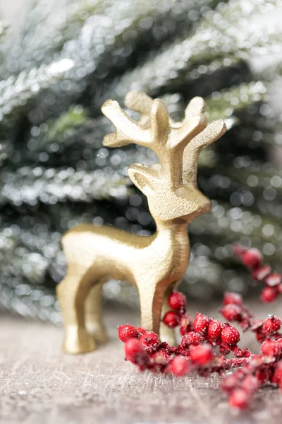 Vánoční Pozadí Dekoracemi Hvězdami Dřevěné Desce — Stock fotografie