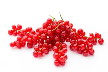 Kırmızı frenk üzümleri beyaz arkaplanda hala izole bir yaşam sürüyor.