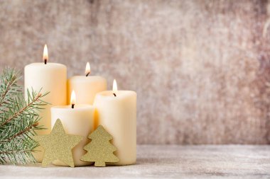 Ahşap arka planda noel süsü.