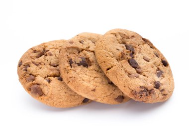 Beyaz arka planda çikolatalı kurabiye..