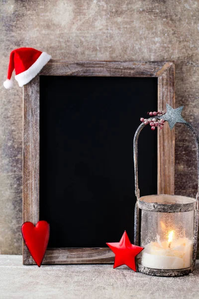 Рождественская Доска Отделкой Санта Шляпа Звезды Деревянный Фон Винтажный Сельский — стоковое фото