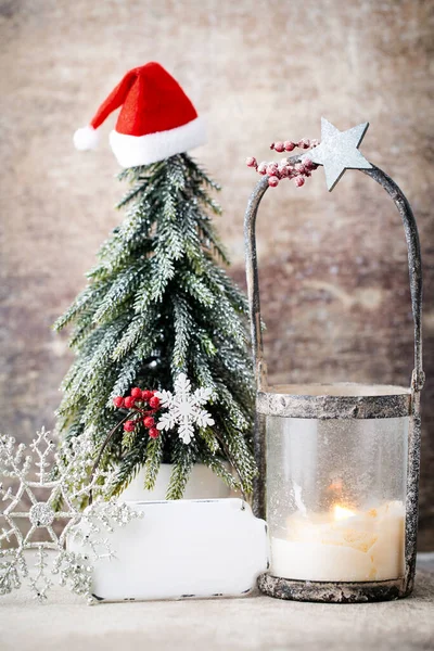 Cartão Natal Com Vela Lanterna Cones Abeto Fundo Madeira Velha — Fotografia de Stock