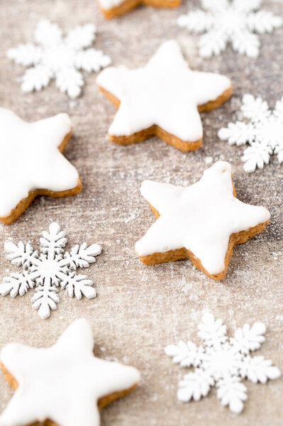 Christmas cinnamon-flavoured star-shaped biscuits. 
