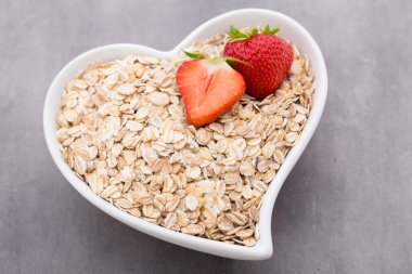 Kalp kapında kızarmış yulaf ezmesi..