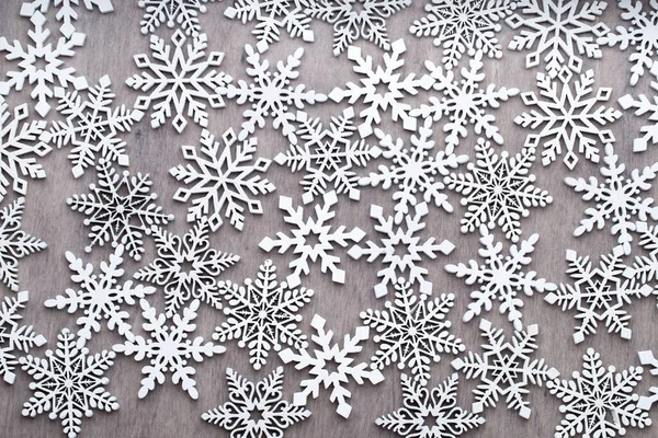 Белые Деревянные Декоративные Снежинки Деревянном Фоне Рождественский Декор — стоковое фото