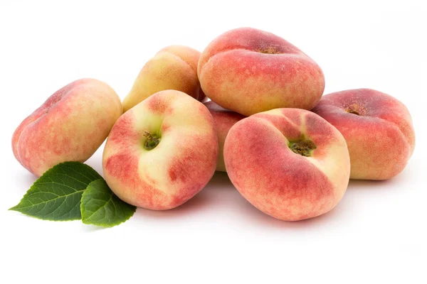 Perzik Fruit Met Geïsoleerde Witte Achtergrond — Stockfoto
